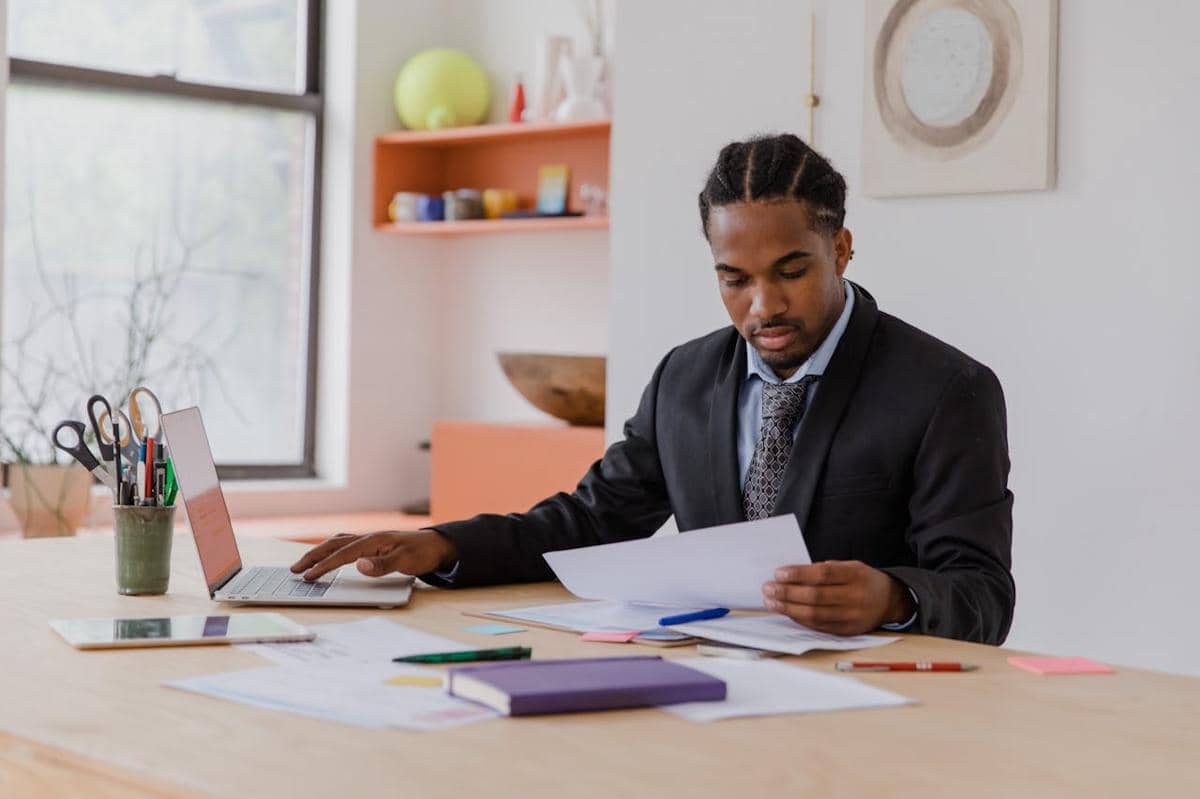 ilustrasi sedang kerja