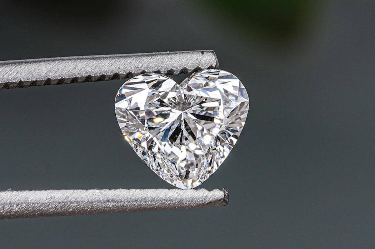 Jenis Berlian Berdasarkan Asal, Kimia, Warna, dan Kualitas