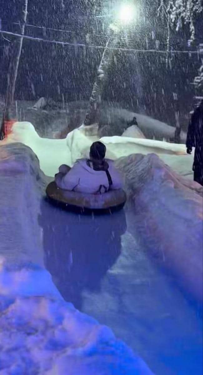 Mario Ginanjar main salju di Hokkaido.