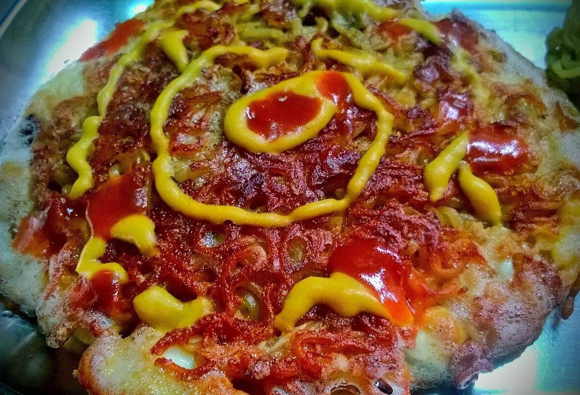 ilustrasi omelet mie