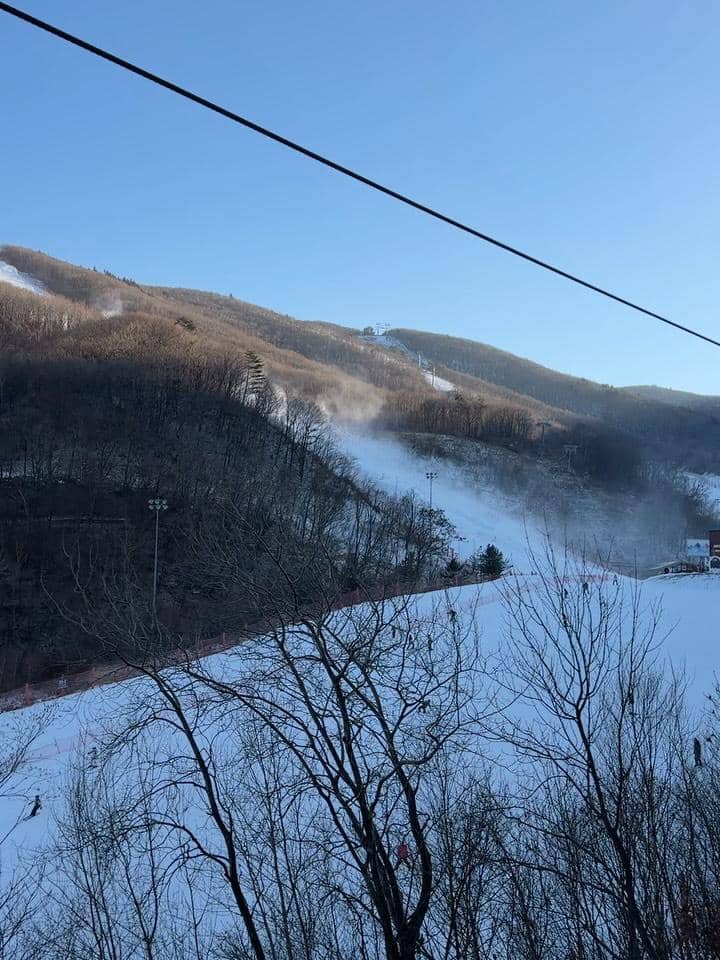 Tantri Namirah main ski di Gangwon-do.