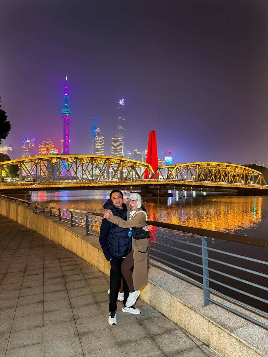 Keluarga Ayu Dewi berlibur ke Shanghai