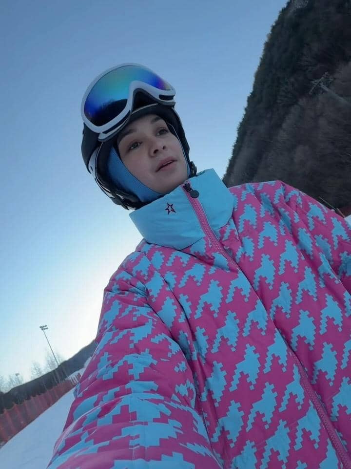 Tantri Namirah main ski di Gangwon-do.