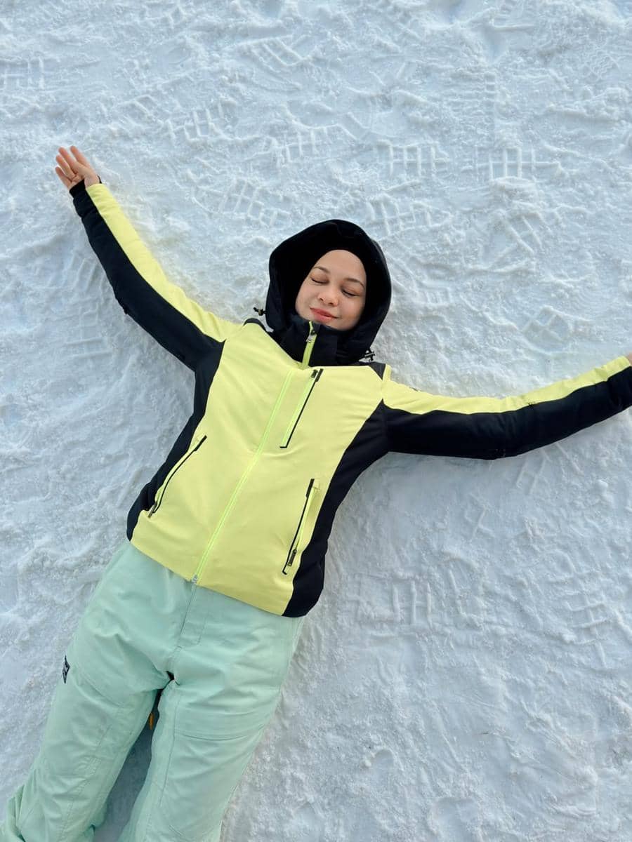 Tantri Namirah main ski di Gangwon-do.