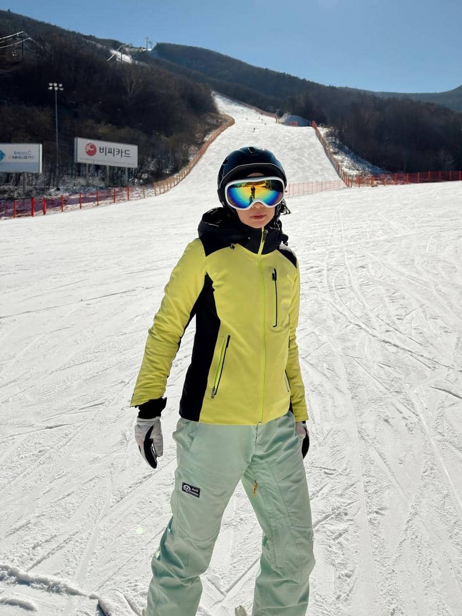 Tantri Namirah main ski di Gangwon-do.