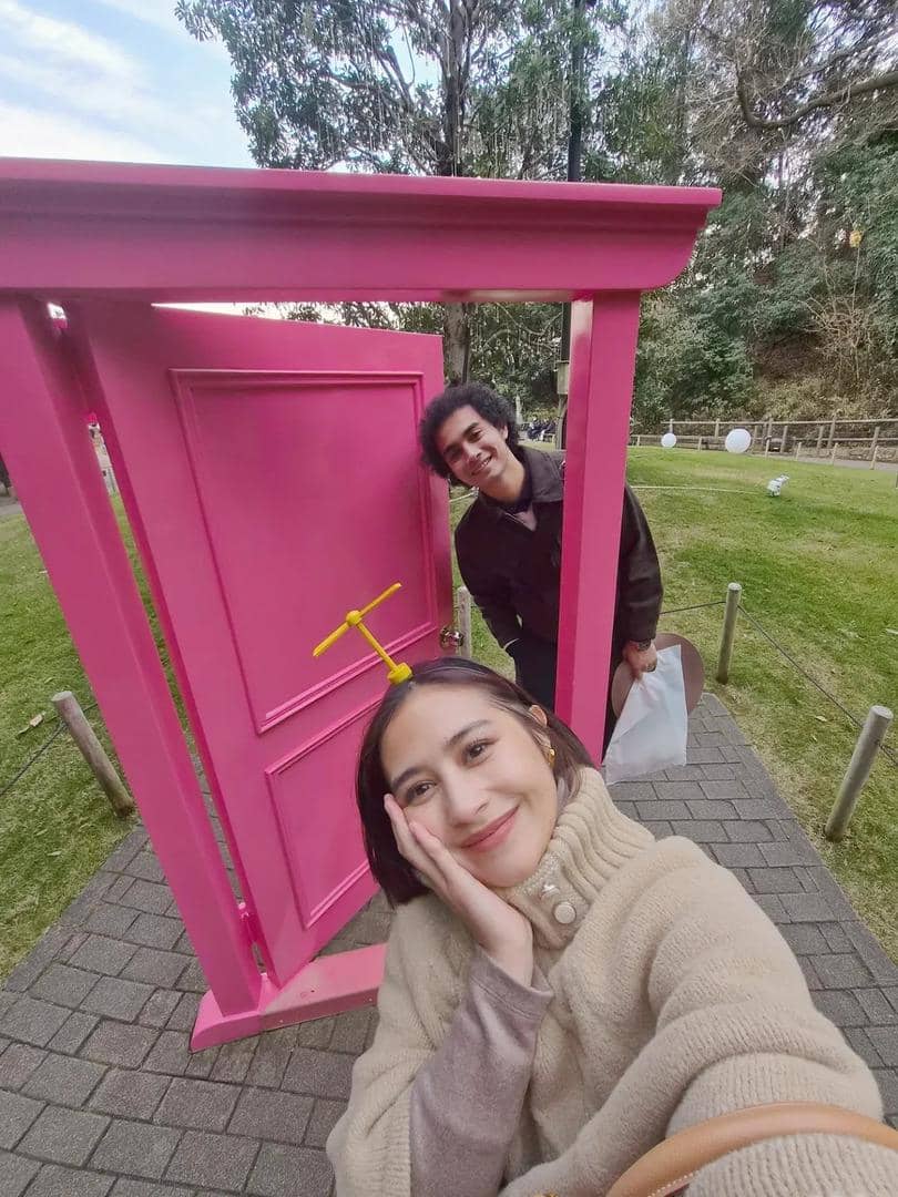 Prilly Latuconsina ke Museum Doraemon di Jepang.