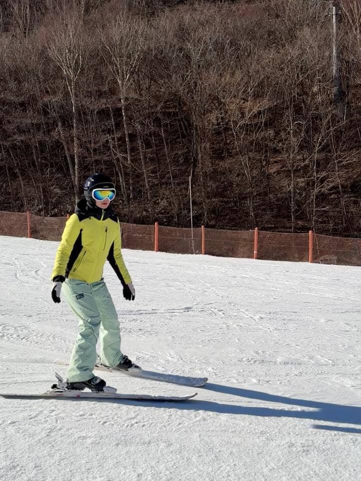 Tantri Namirah main ski di Gangwon-do.