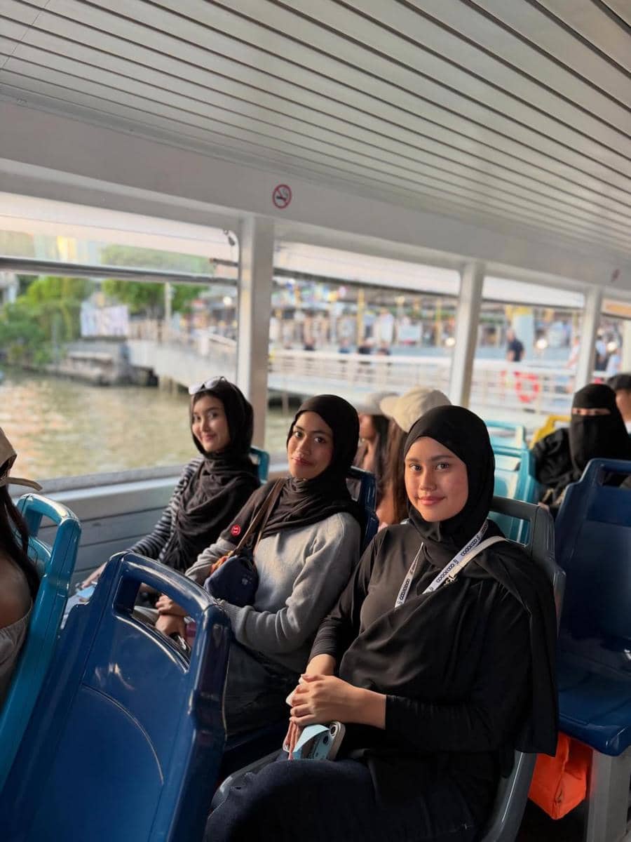 Umi Pipik liburan ke Thailand