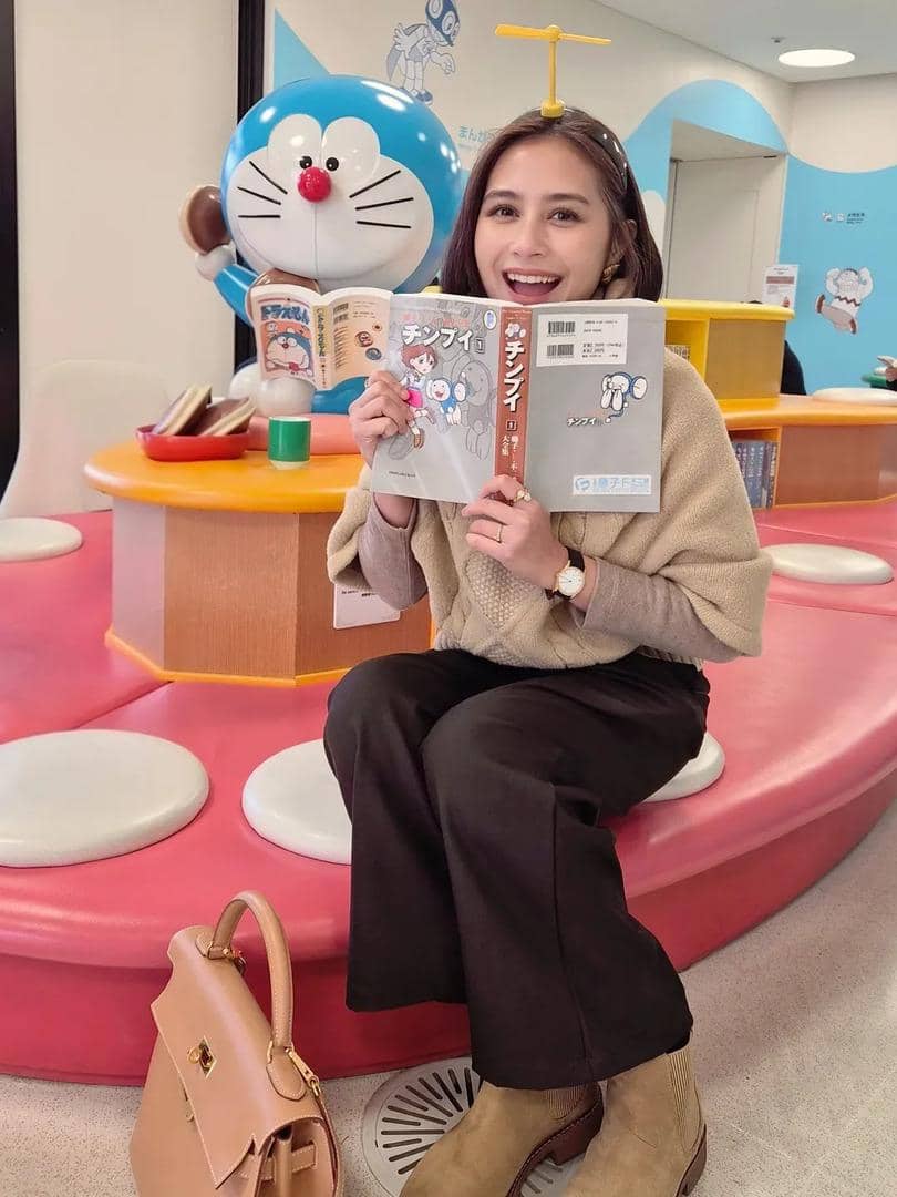 Prilly Latuconsina ke Museum Doraemon di Jepang.