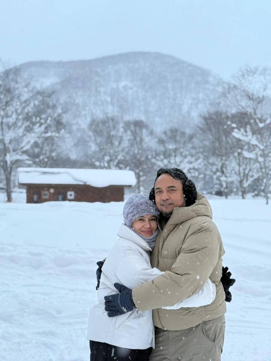 Keluarga Bebi Romeo main salju di Niseko.