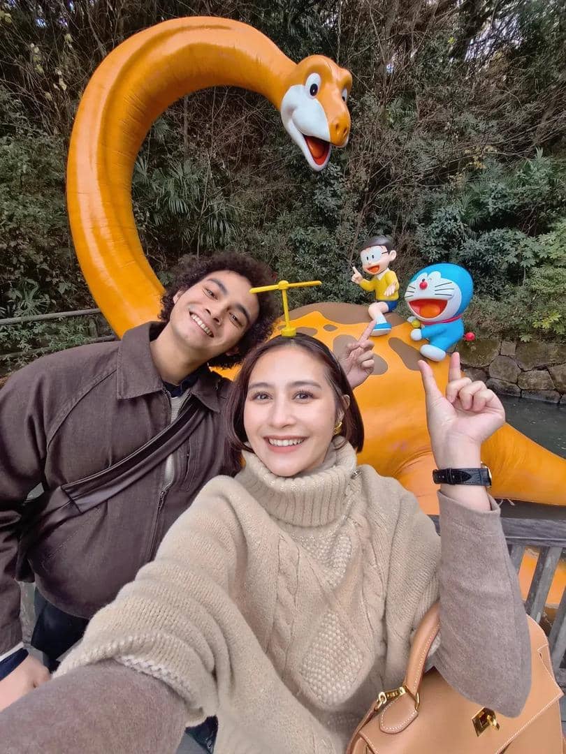 Prilly Latuconsina ke Museum Doraemon di Jepang.