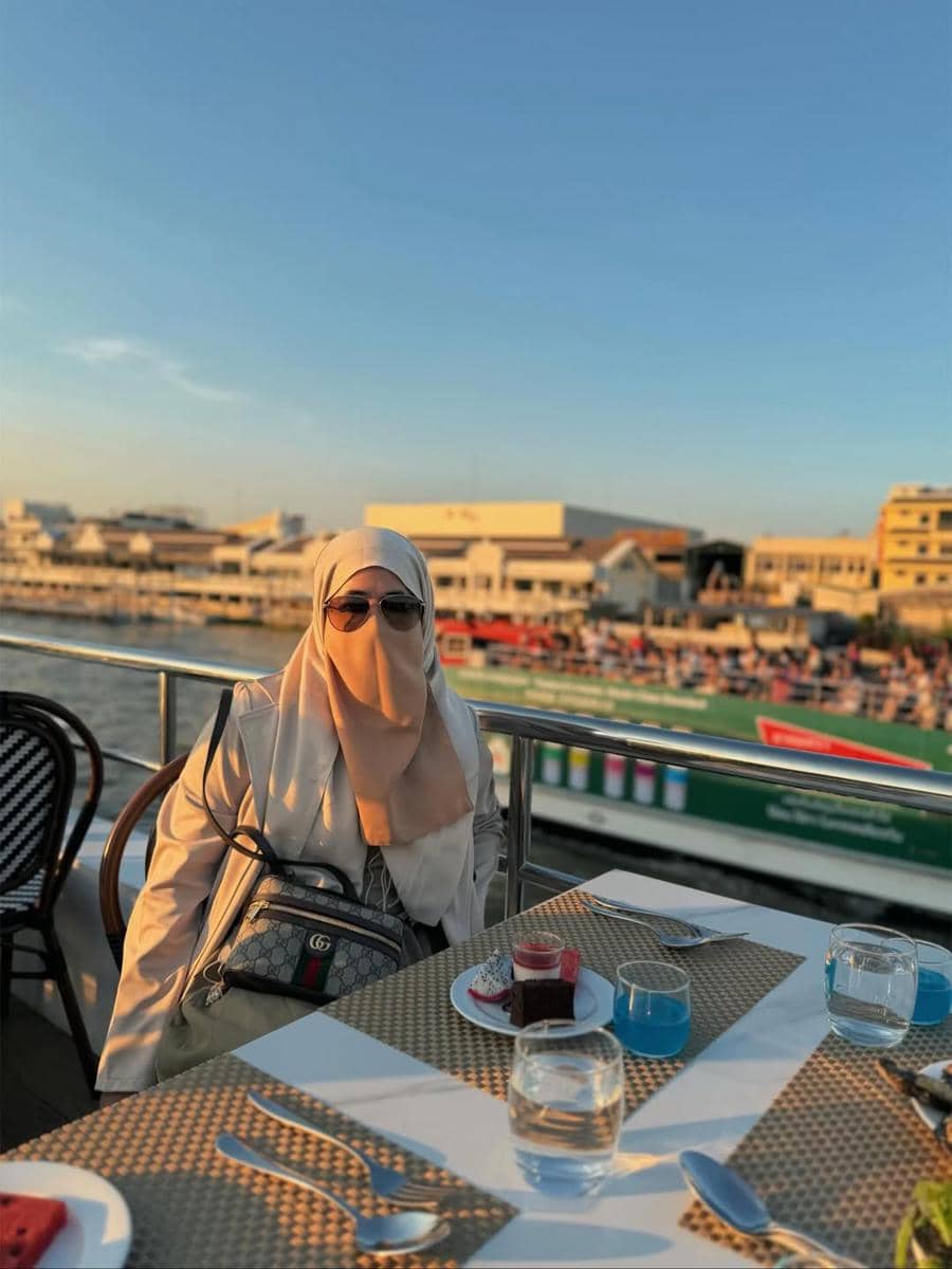 Umi Pipik liburan ke Thailand