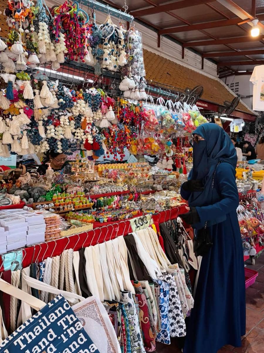 Umi Pipik liburan ke Thailand