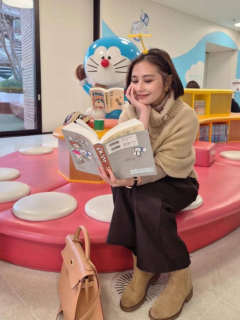 Prilly Latuconsina ke Museum Doraemon di Jepang.