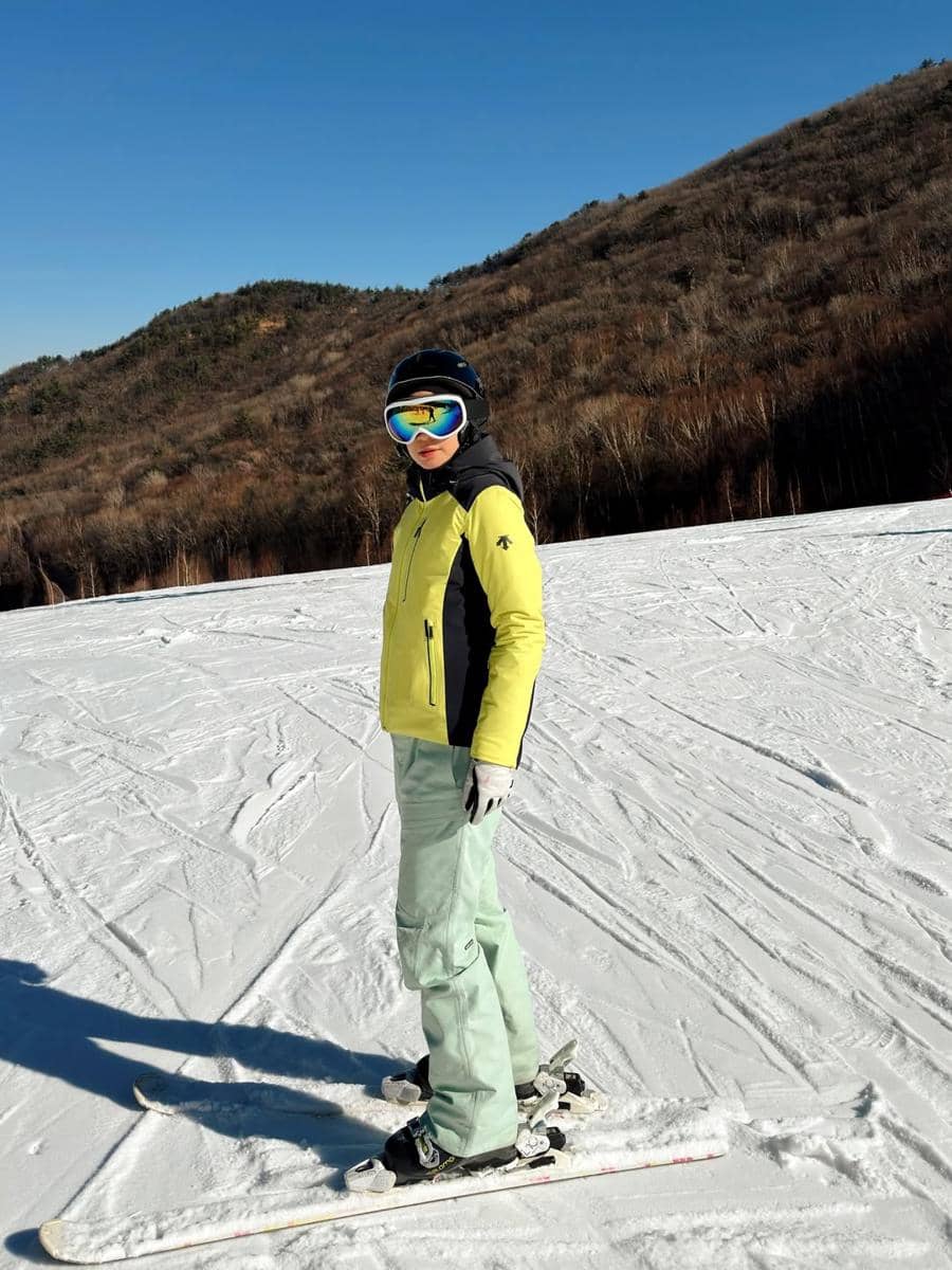 Tantri Namirah main ski di Gangwon-do.