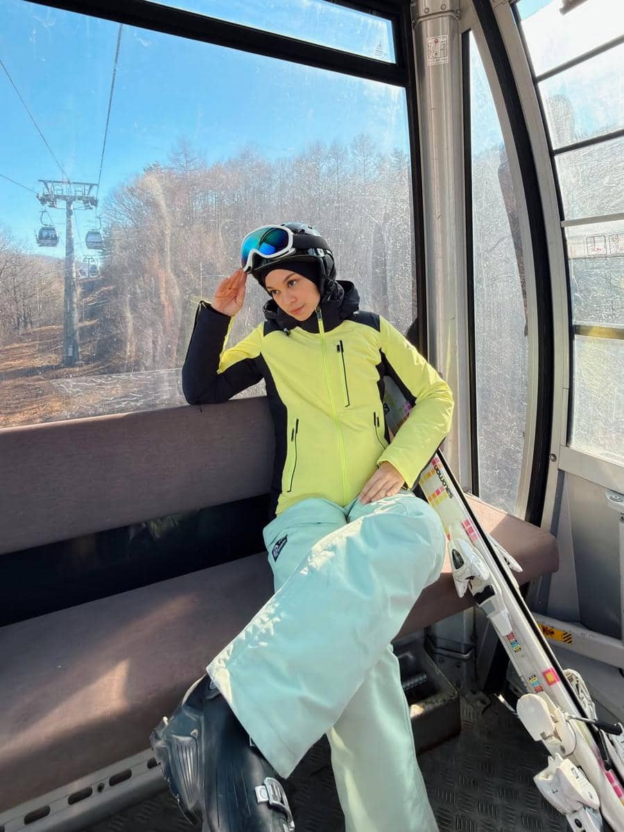 Tantri Namirah main ski di Gangwon-do.