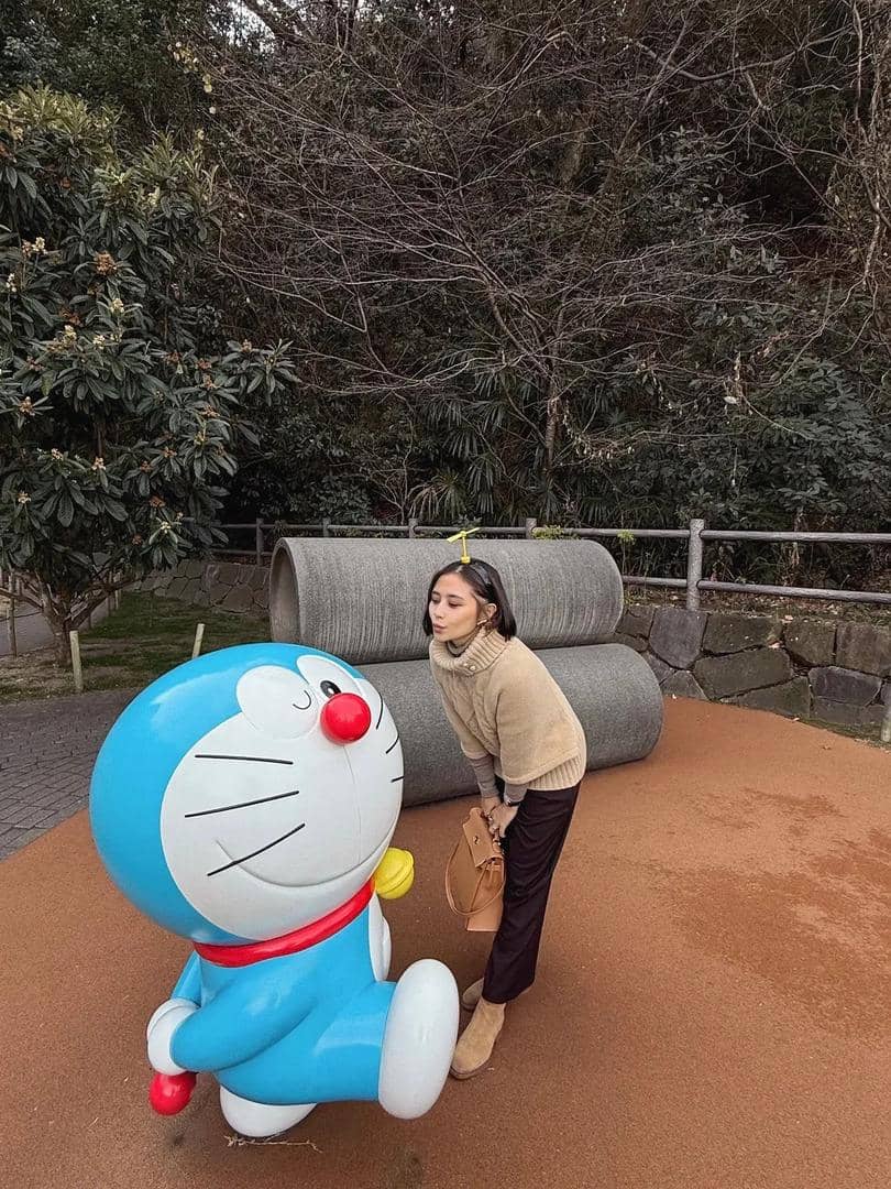 Prilly Latuconsina ke Museum Doraemon di Jepang.