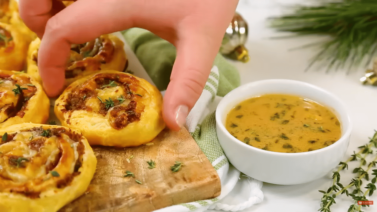 ilustrasi sajian puff pastry pinwheels