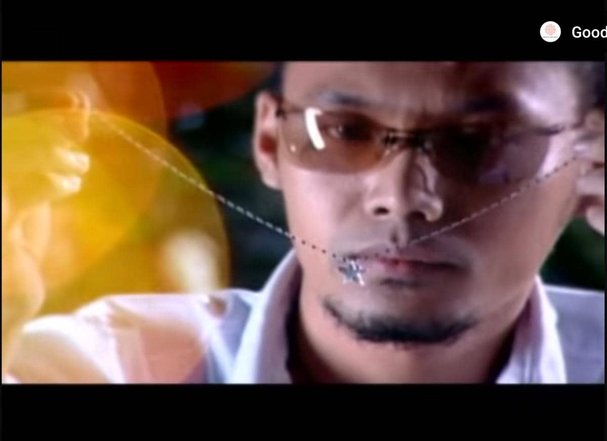 cuplikan MV "Kasih Tak Sampai"