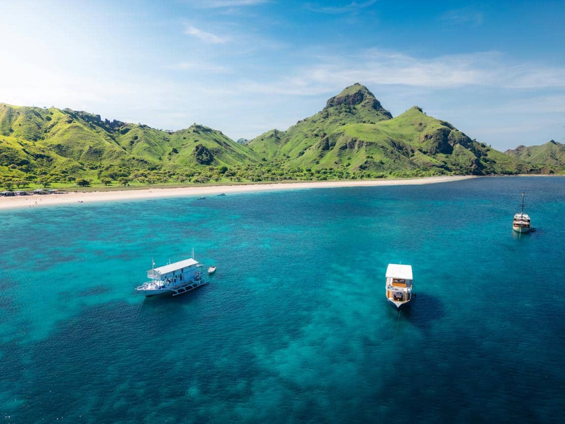 ilustrasi suasana laut di Nusa Tenggara Timur 