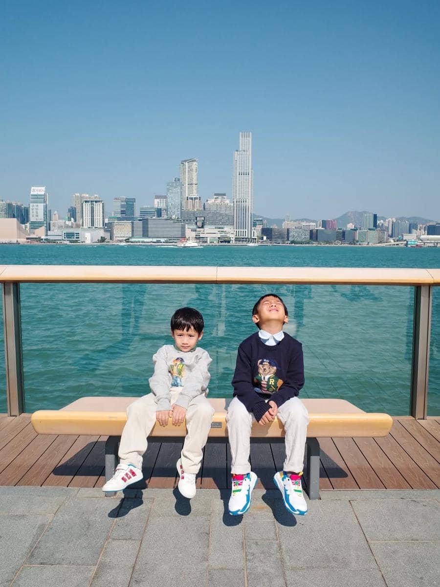 Keluarga Merdianti Octavia jalan-jalan di Hong Kong.