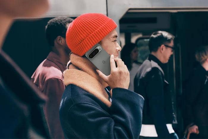 ilustrasi menggunakan ponsel Google Pixel