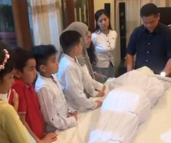 Persemayaman ayah Venna Melinda