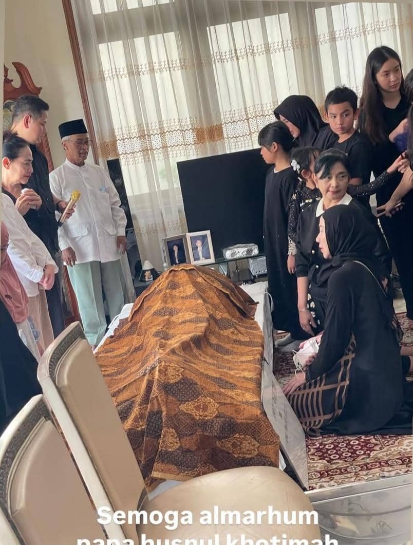 pemakaman ayah Venna Melinda