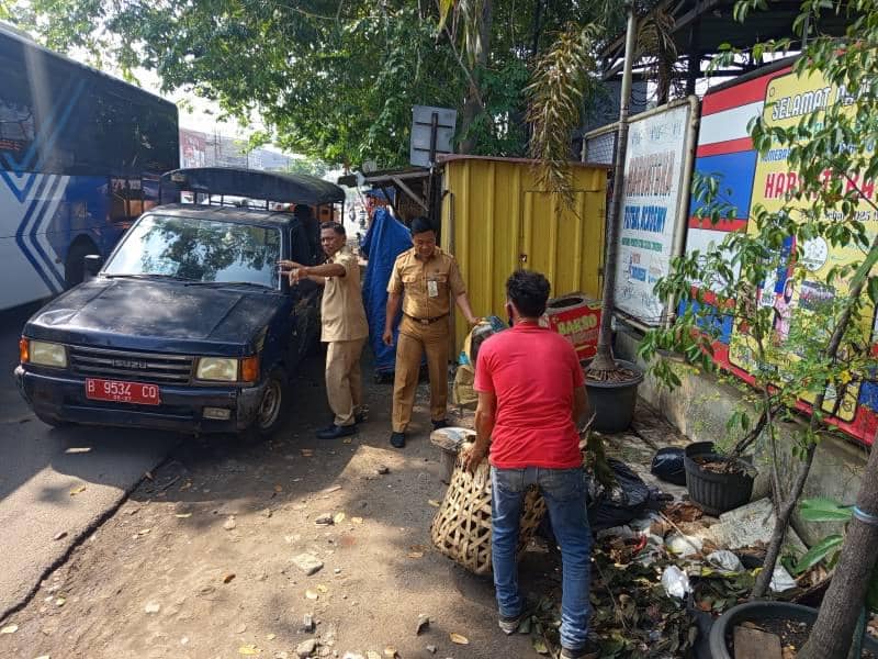 Sampah liar marak di Jalan HOS Cokroaminoto, Tangerang