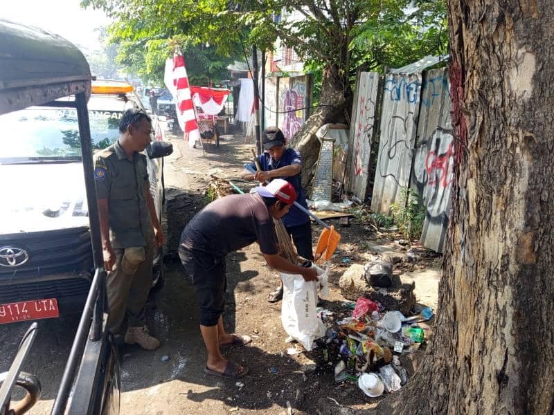 Sampah liar marak di Jalan HOS Cokroaminoto, Tangerang