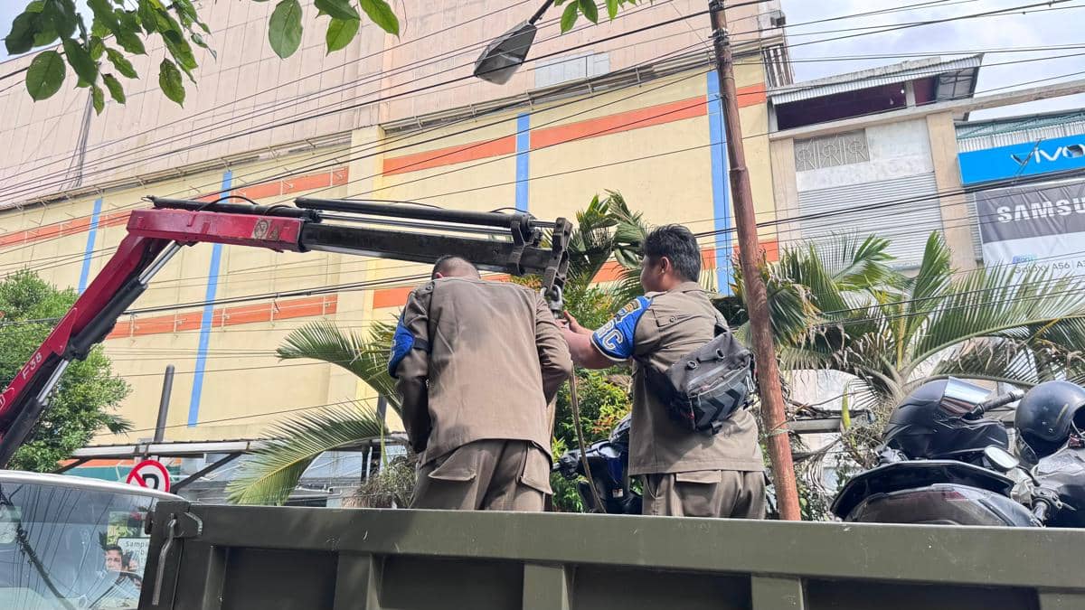 Petugas gabungan lakukan penertiban di kawasan sekitar PS Mall Palembang