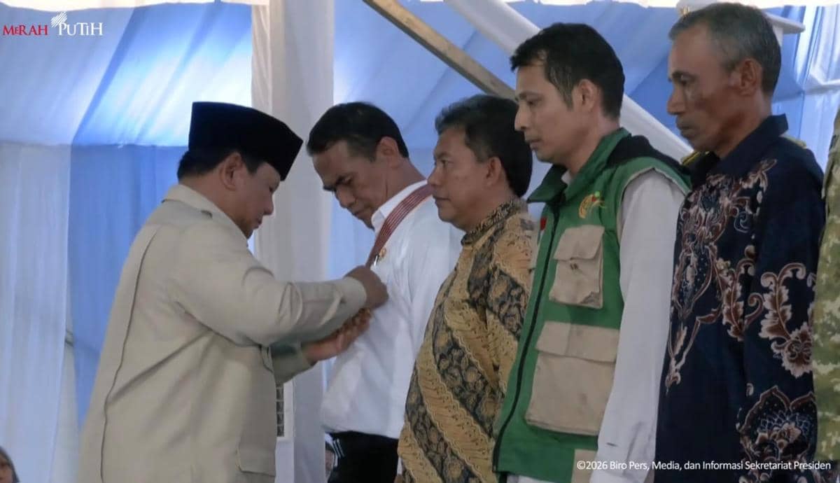 Prabowo Beri Tanda Kehormatan untuk Mentan, Petani dan TNI-Polri