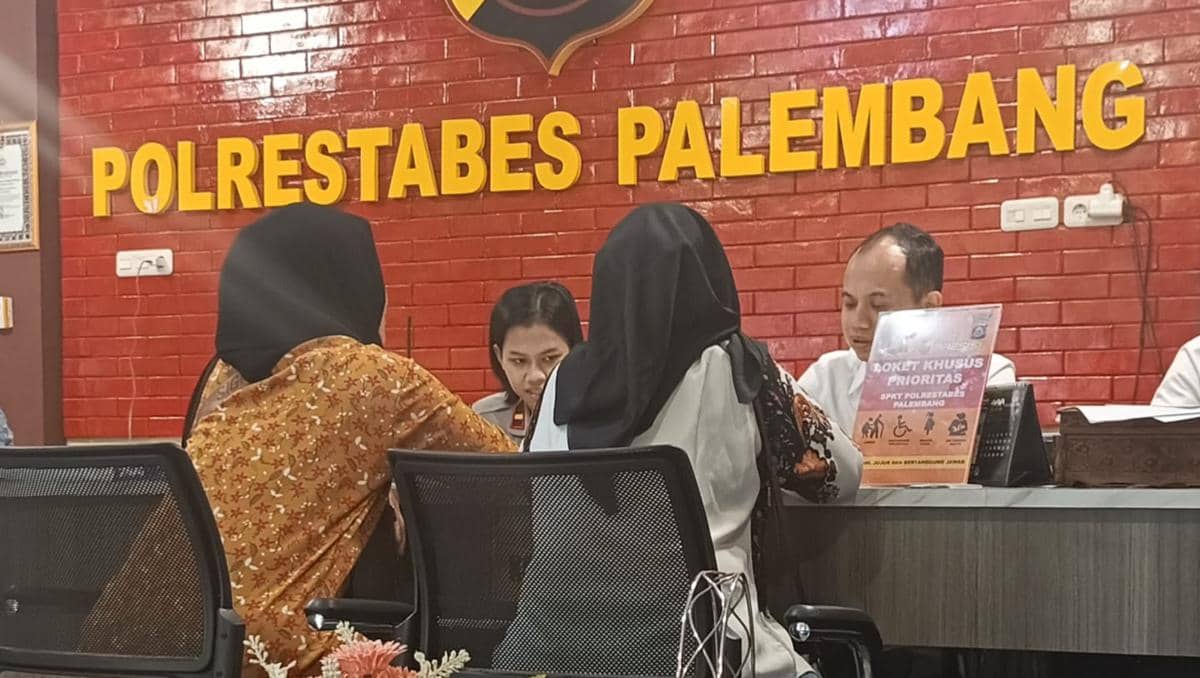 Korban HU saat melapor ke SPKT Polrestabes Palembang