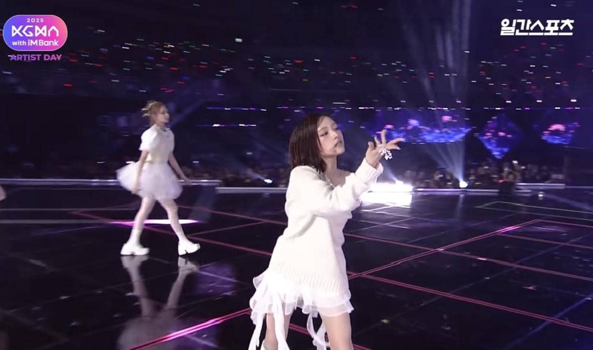 instrumen sekaligus part dance break KiiiKiii di acara KGMA 2025 viral hingga ramai ditirukan ulang