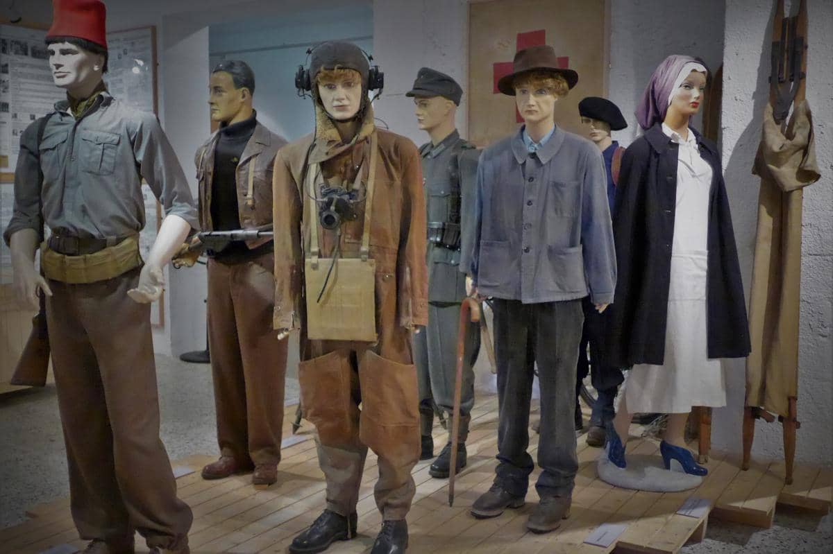 Patung pejuang perlawanan dari kelompok maquis Prancis yang di pajang di Museum.