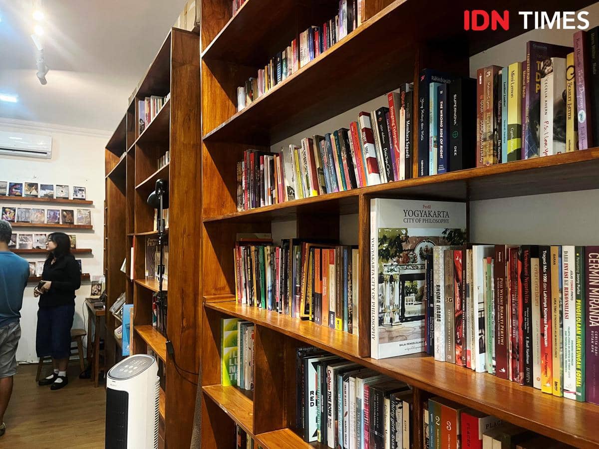 6 Library Cafe di Jogja, Tawarkan Suasana Membaca dengan Minum Kopi  