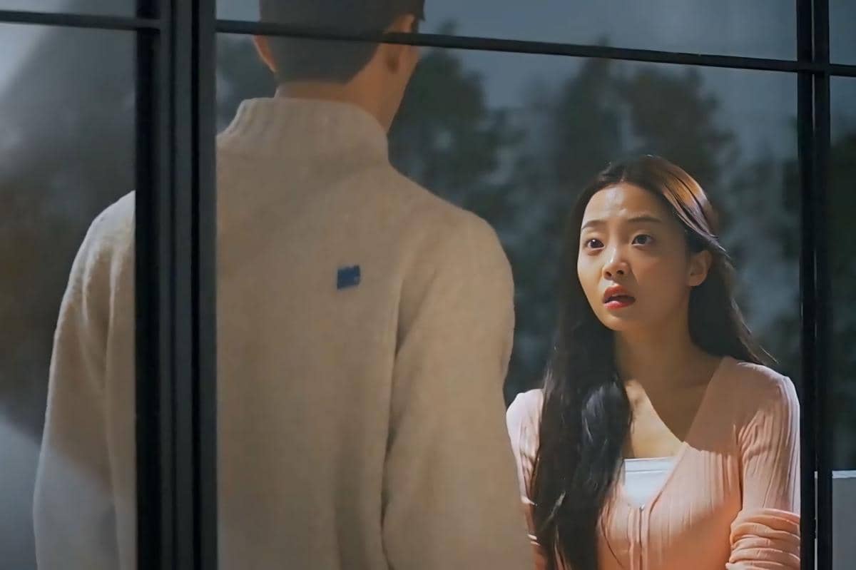 still cut Min Kyung dan Yoo Sik di EXchange 4