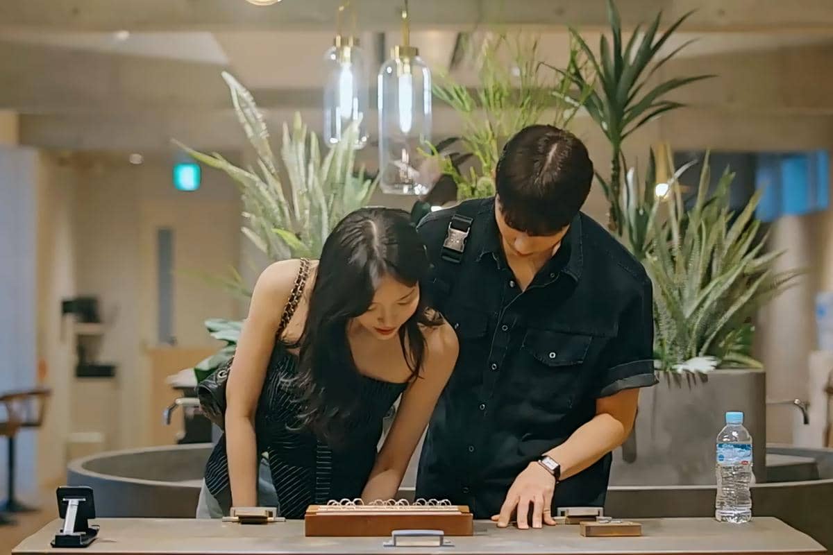 still cut Hyun Ji dan Yoo Sik di EXchange 4