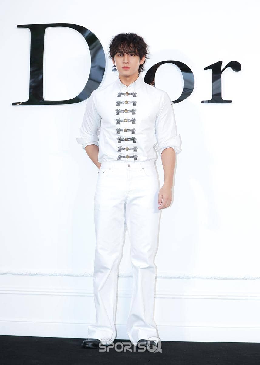 potret Mingyu SEVENTEEN di event Dior 2026