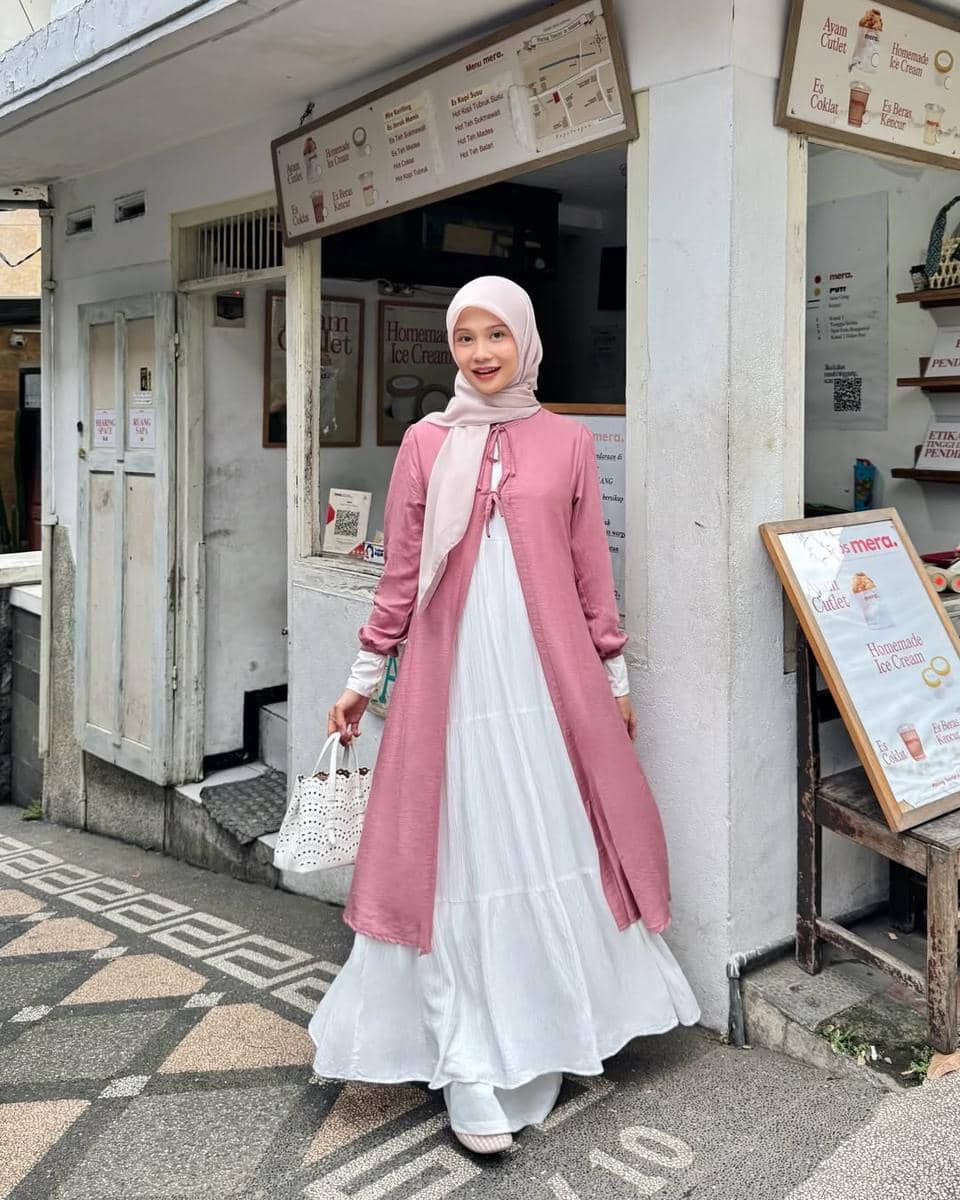 Inspirasi mix and match ala Amelia Andani