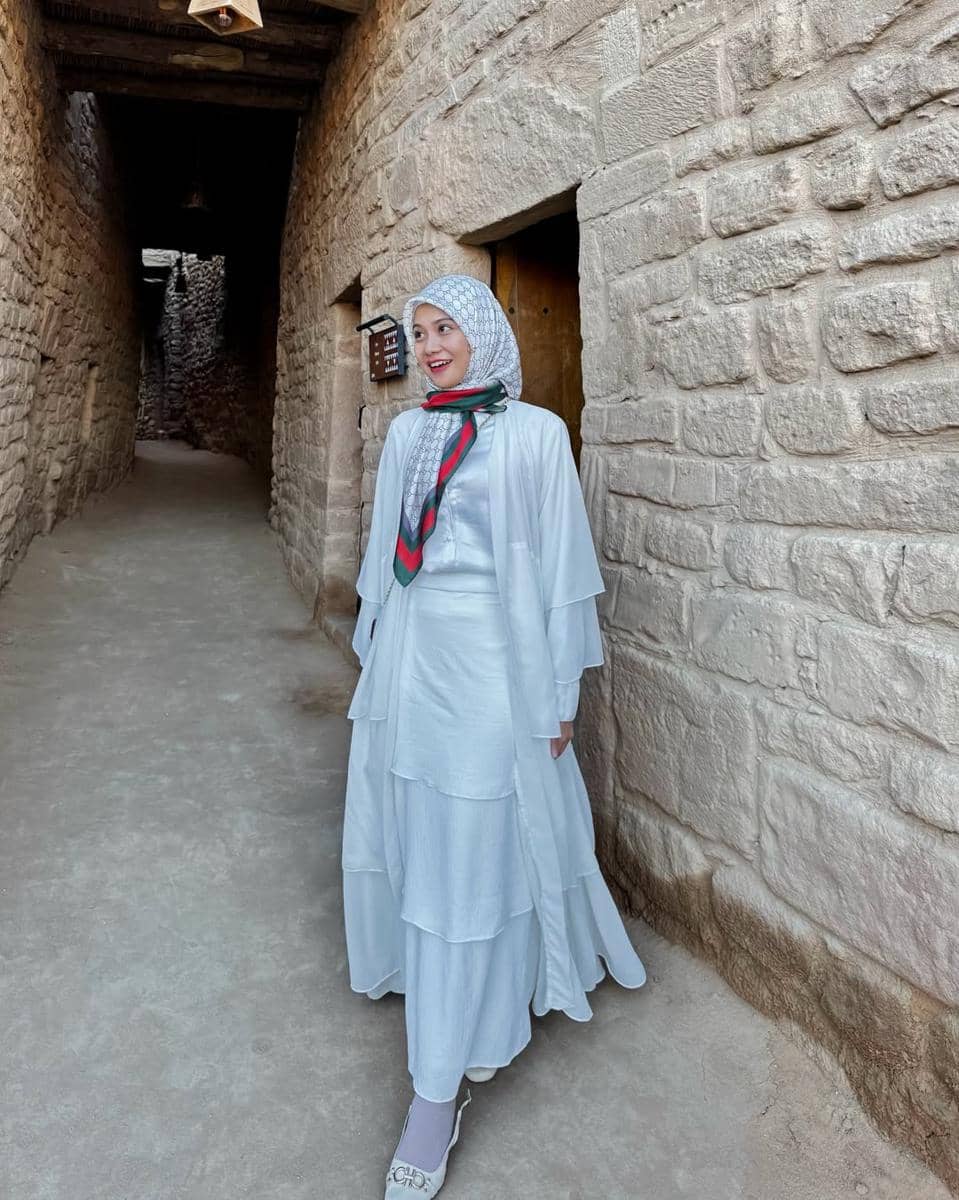 Inspirasi outfit ala Amelia Andani