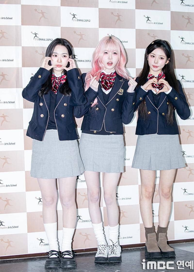 potret Soomin, Chaewon, dan Hyerin tripleS