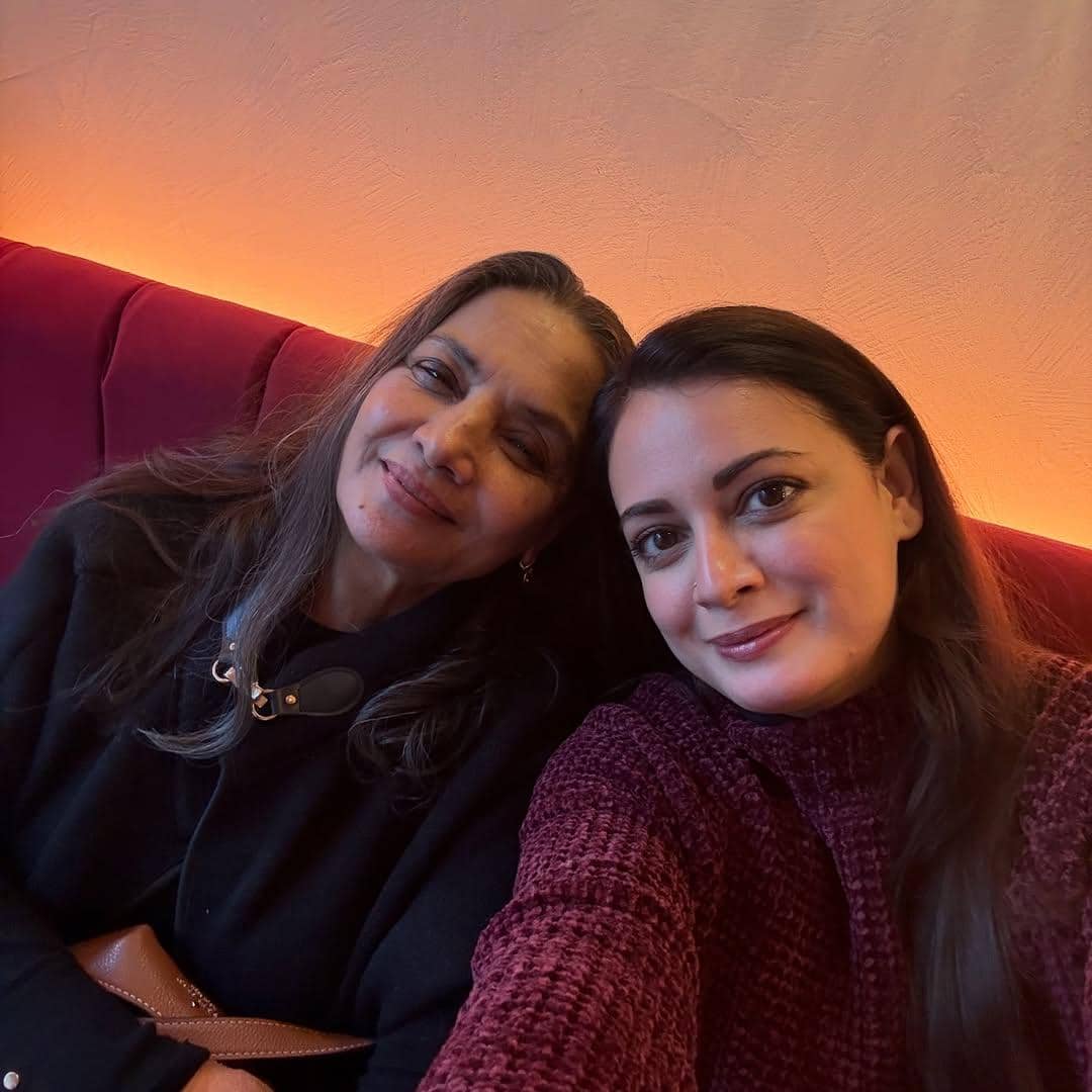 Dia Mirza dan Shabana Azmi
