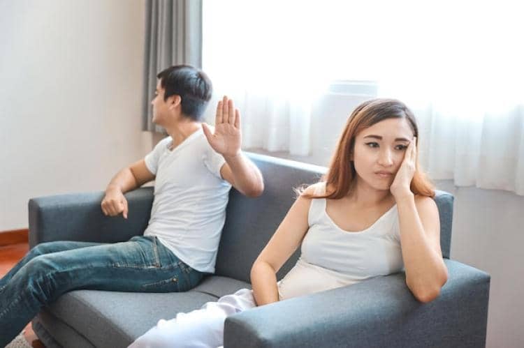 ilustrasi pasangan sedang kesal