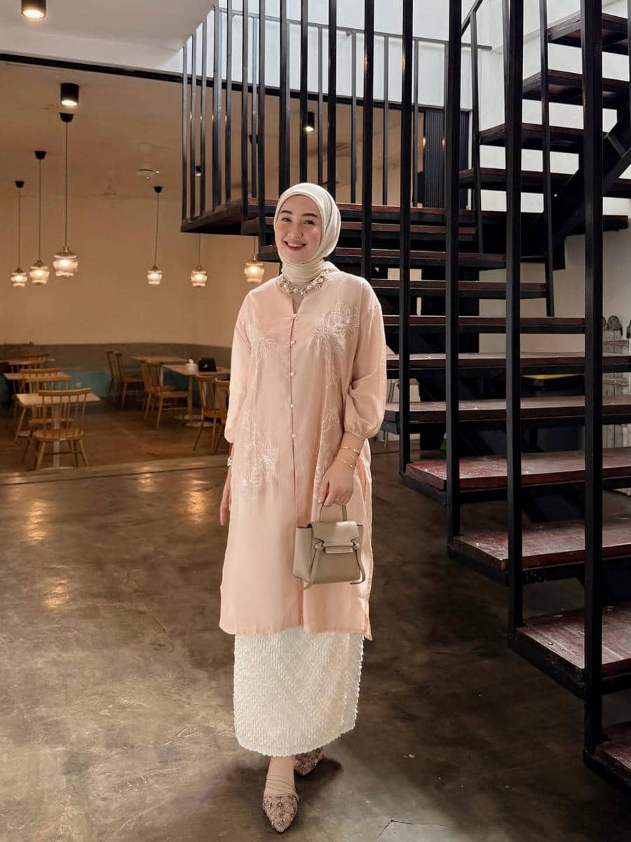 potret ide OOTD hijab yang anggun ala Shanci Brenzy