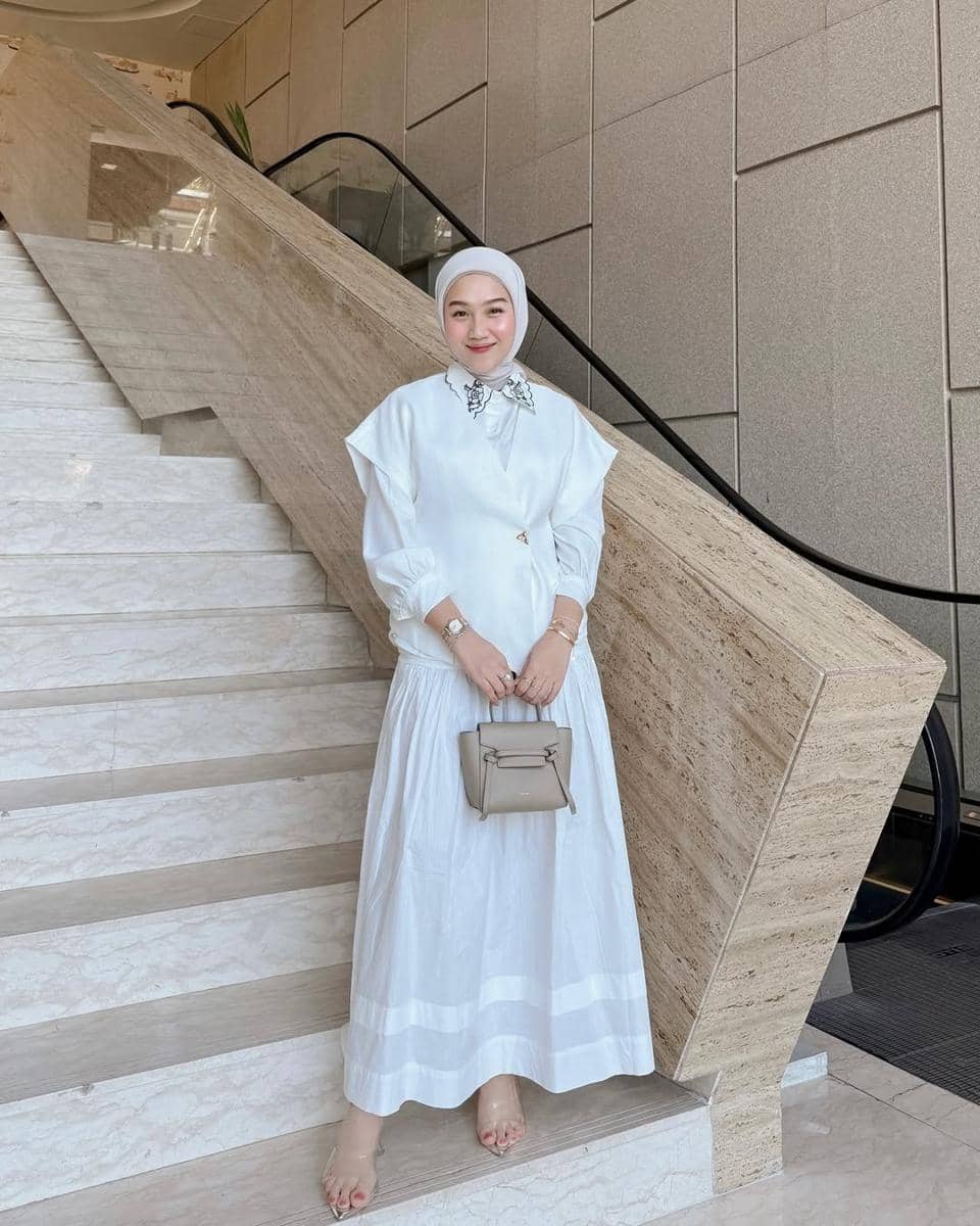 potret ide OOTD anggun dan elegan nuansa putih ala Shanci Brenzy
