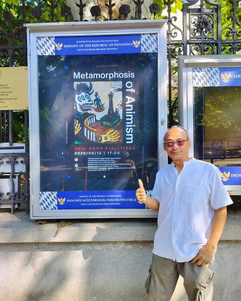 Heri Dono, seniman Indonesia. 