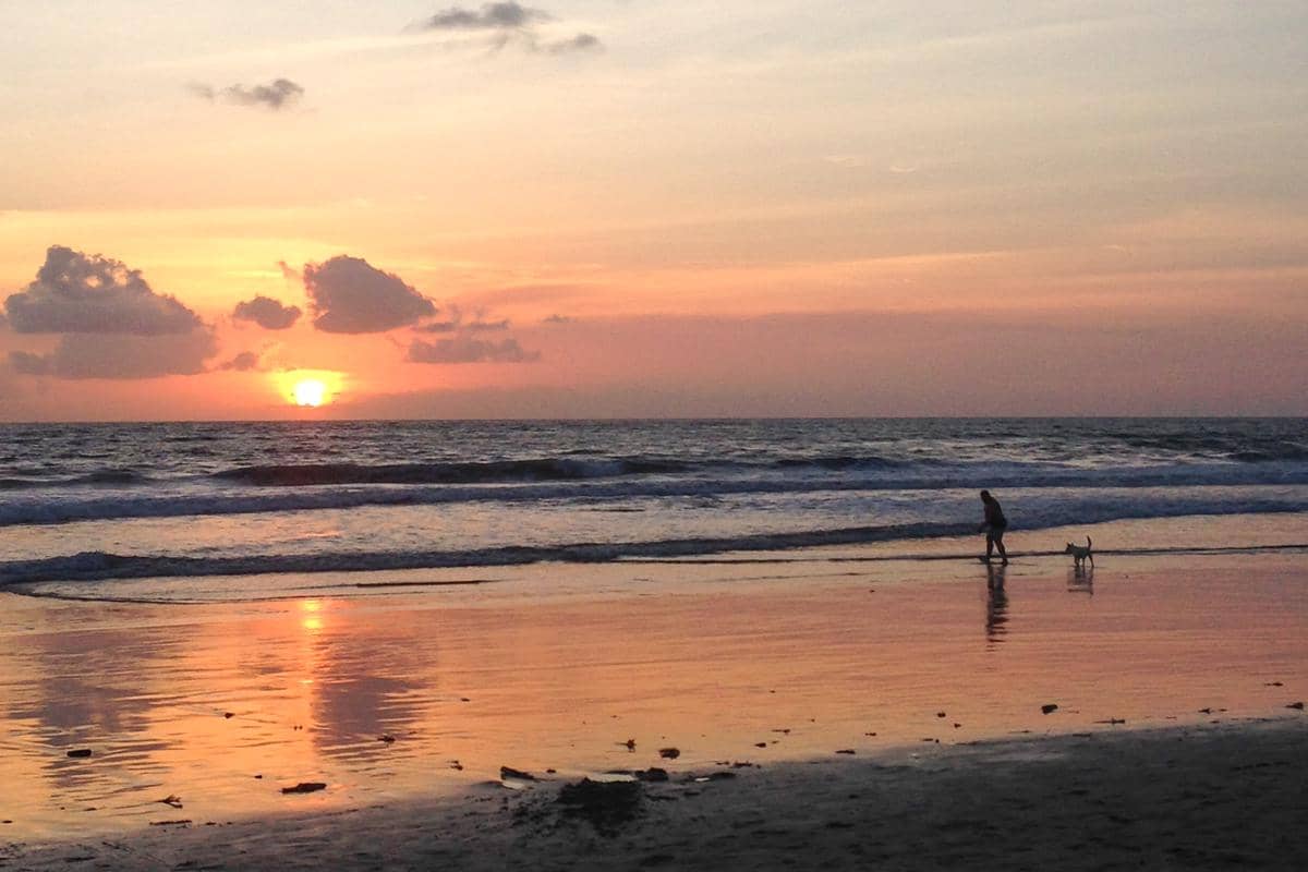 sunset yang bisa dinikmati saat cuaca cerah (dok.pribadi/Natalia Indah)