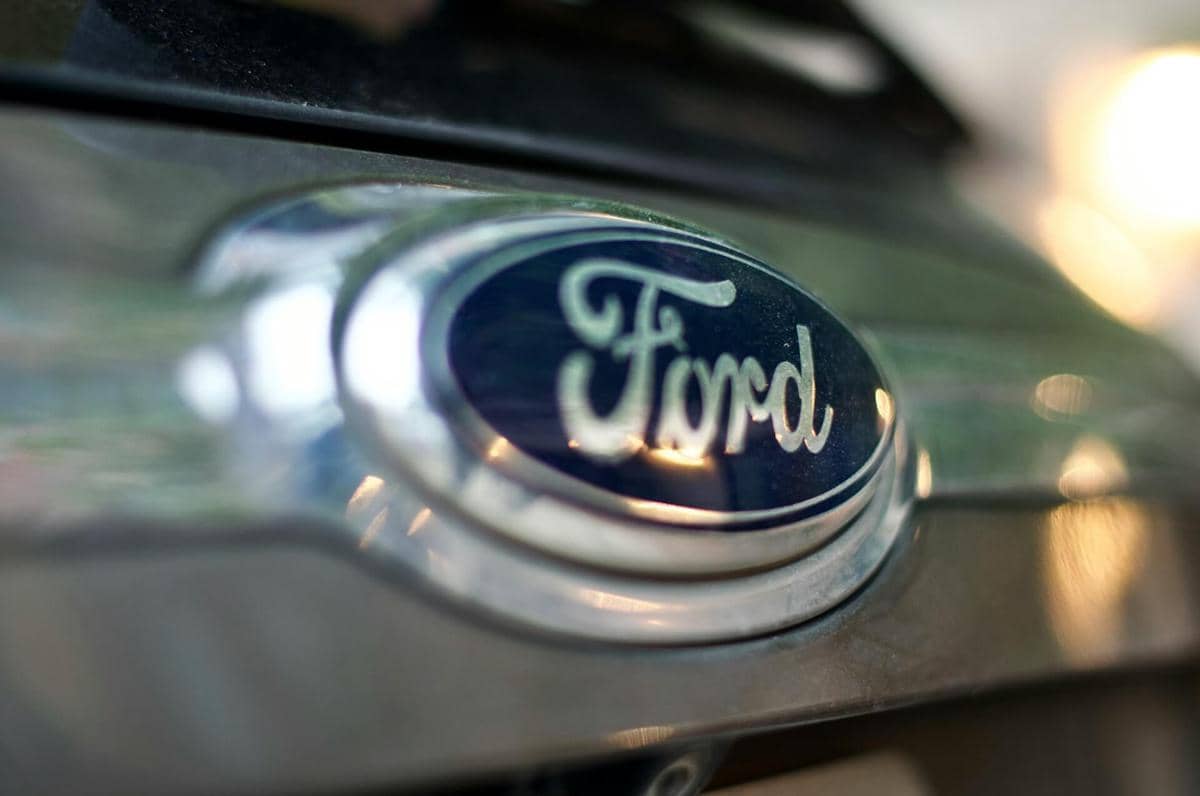 ilustrasi logo mobil Ford