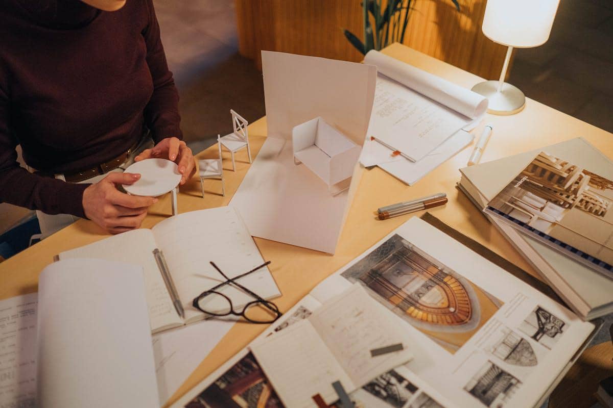 ilustrasi perbedaan maket dan miniatur 